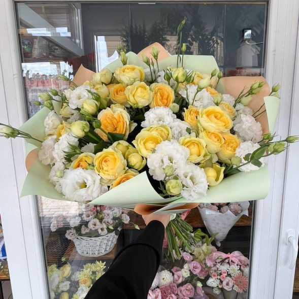 Букет из кустовых роз и эустом «Солнечное утро»  в Старом Крыму
