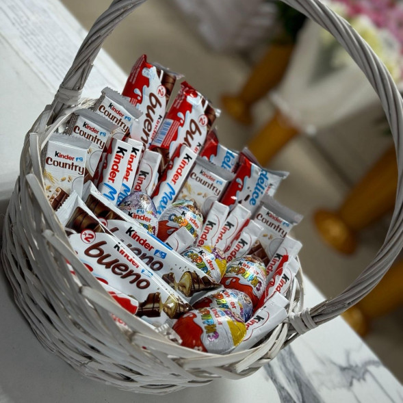 Корзина из сладостей Киндер в Старом Крыму