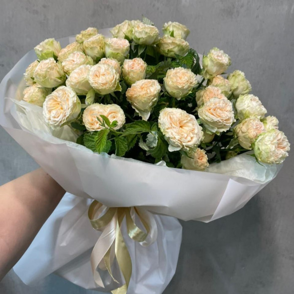 9 кустовых роз в упаковке в Старом Крыму