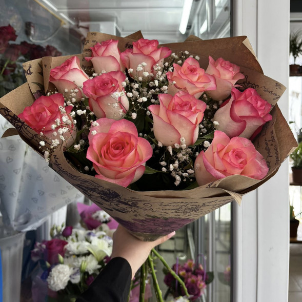 Букет 11 роз с гипсофилой «Романтический вкус» в Старом Крыму