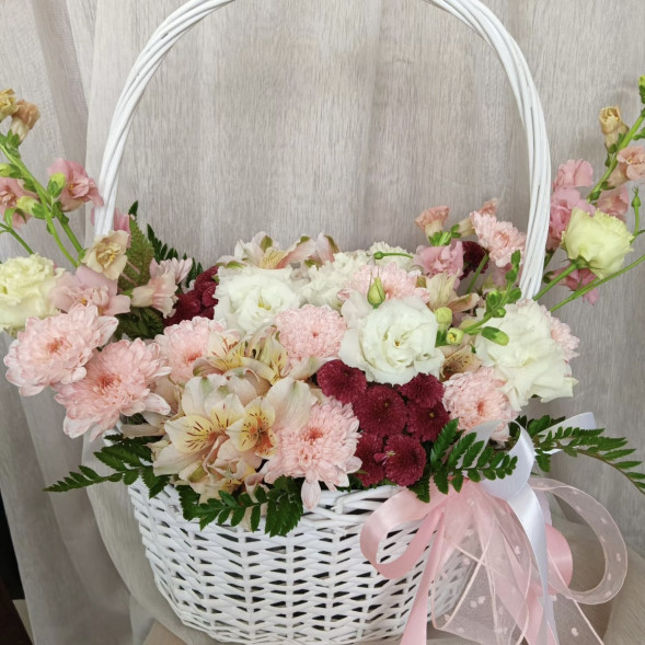 Композиция в корзине «Симпатичная лодочка» в Старом Крыму