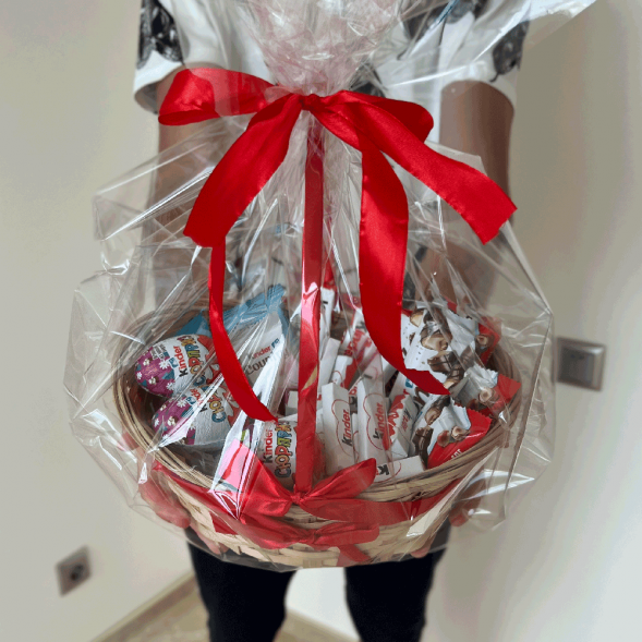 Корзина с киндерами в Старом Крыму