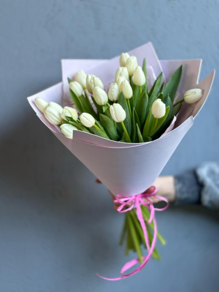 21 белый тюльпан в Старом Крыму