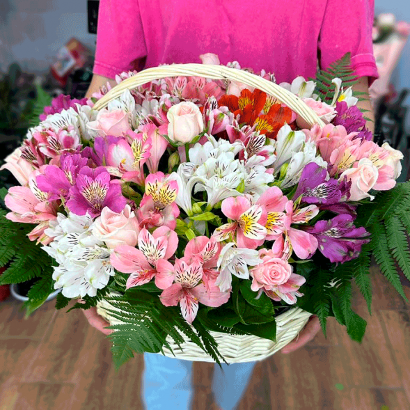 Композиция в корзине &quot;Весенний бриз&quot; в Старом Крыму