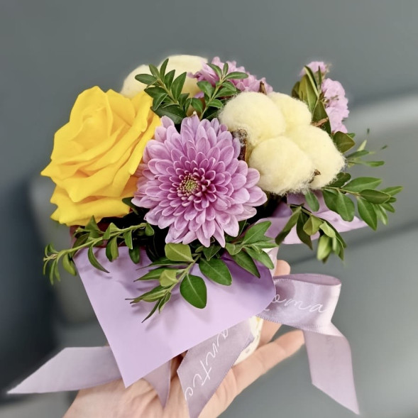 Цветы в стаканчике в Старом Крыму