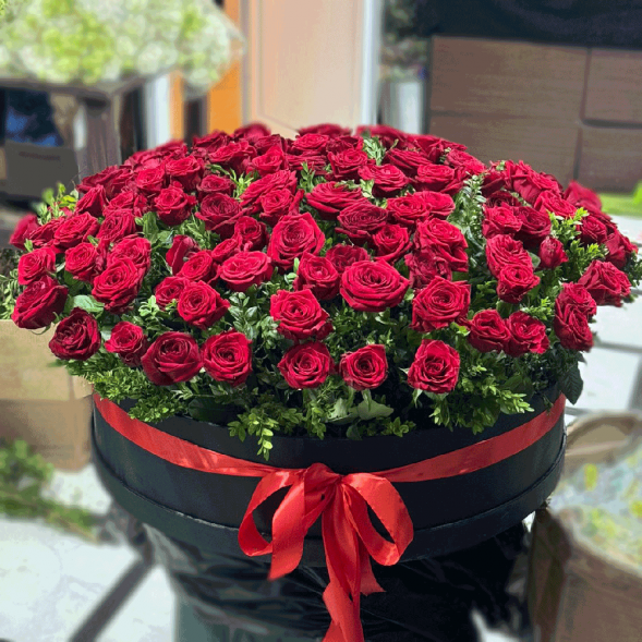 101 красная роза в шляпной коробке в Старом Крыму