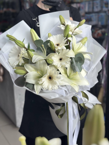 Букет с лилией и герберами в Старом Крыму