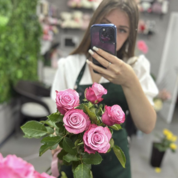 Букет 5 розовых роз в Старом Крыму