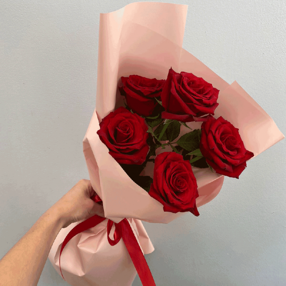Стильный букет 5 красных роз в Старом Крыму