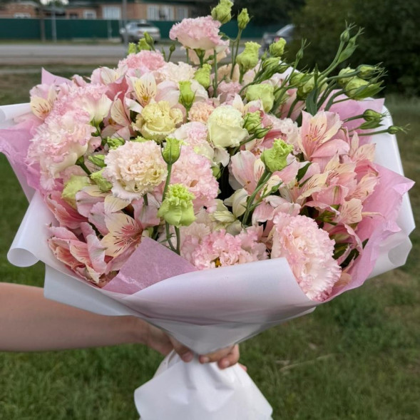 Букет из альстромерий и эустом Зефирное настроение в Старом Крыму