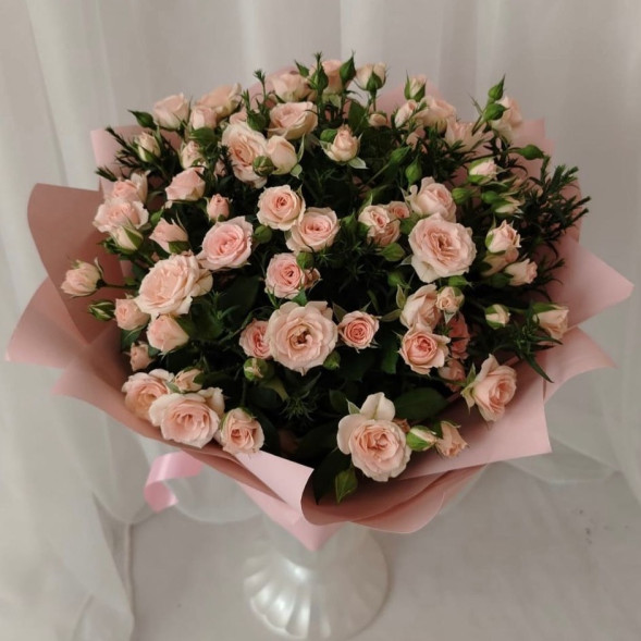 Букет из кустовых роз «Крем-брюле»  в Старом Крыму